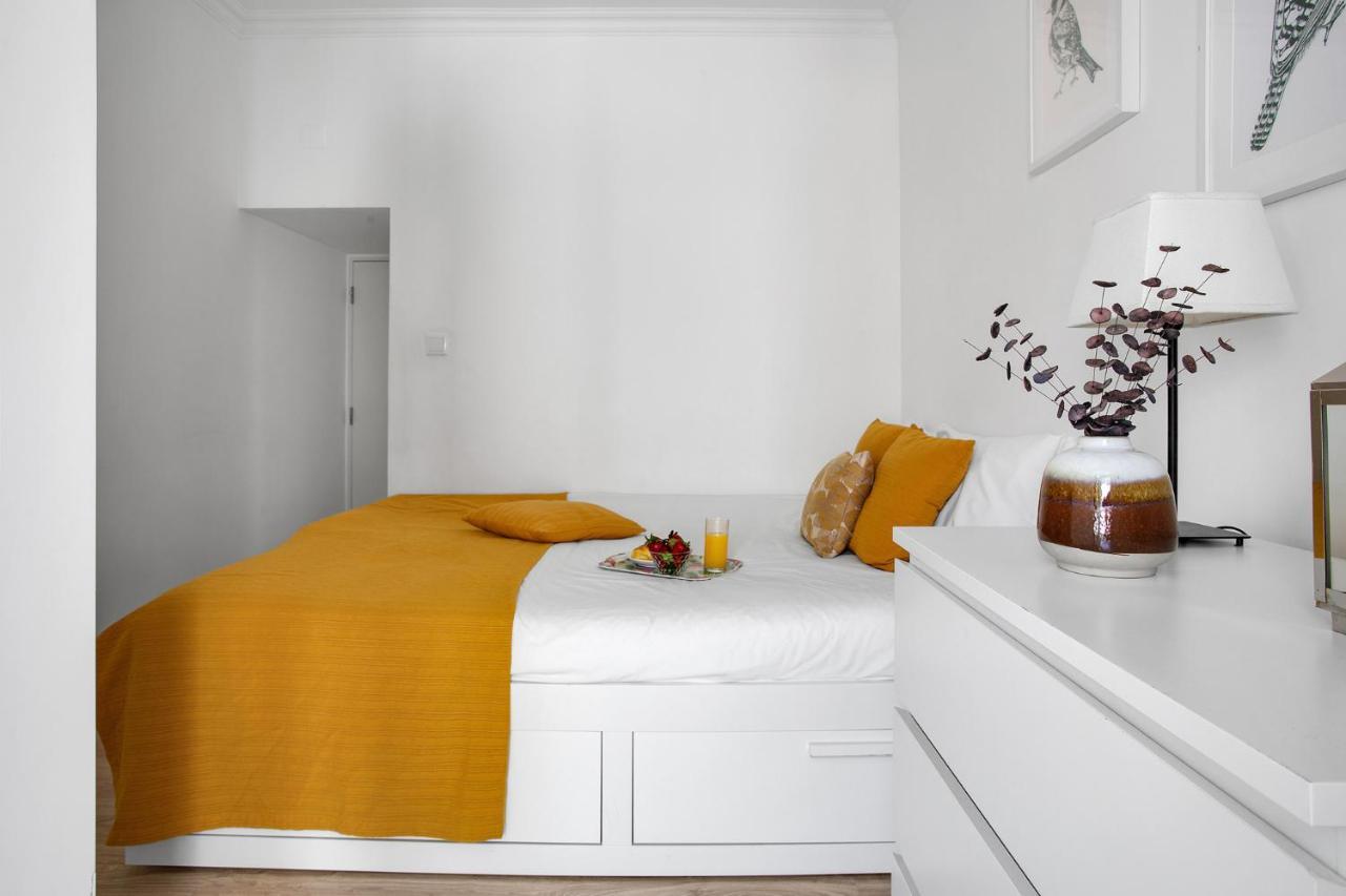Modern 2 Bedroom Apartment In Estrela With Outside Terrace! Amazing For Families, Couples, Friends Lisboa Exterior foto