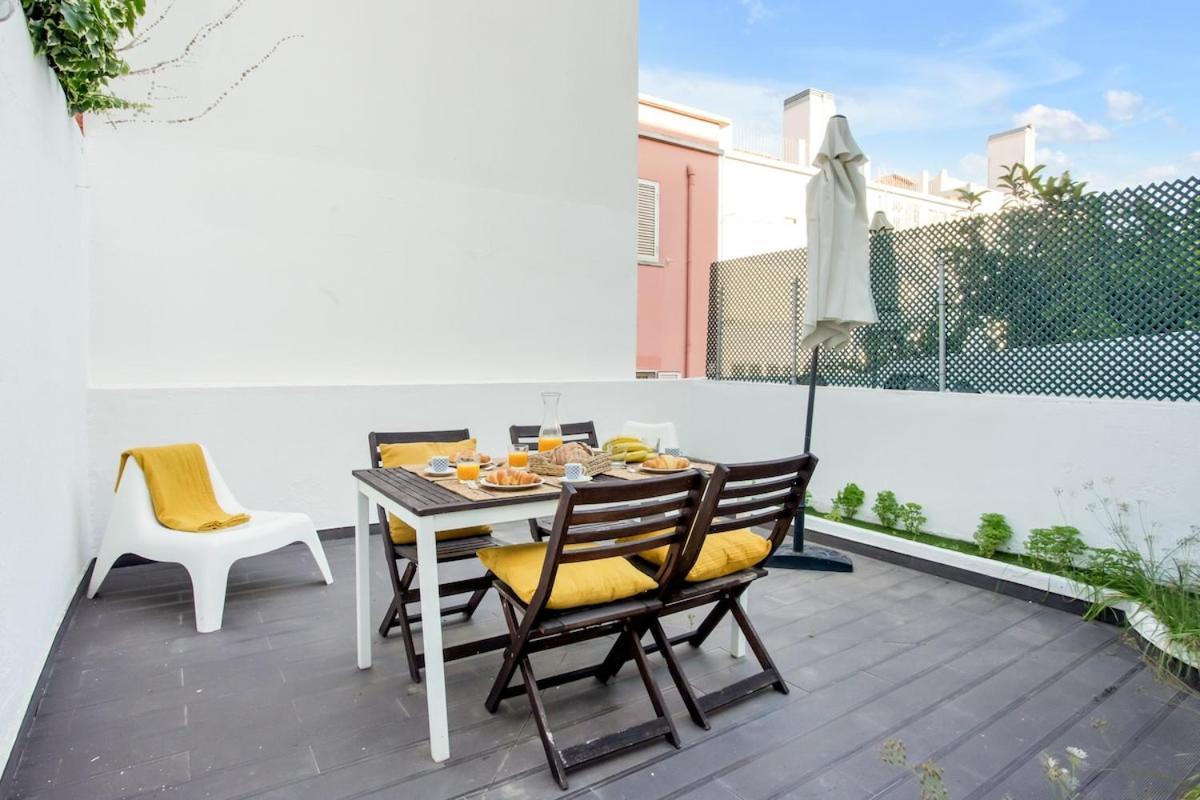 Modern 2 Bedroom Apartment In Estrela With Outside Terrace! Amazing For Families, Couples, Friends Lisboa Exterior foto
