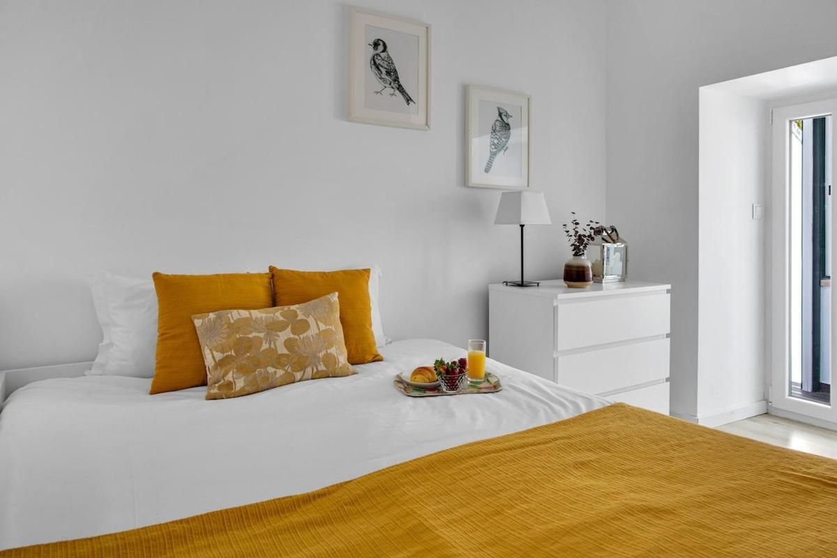 Modern 2 Bedroom Apartment In Estrela With Outside Terrace! Amazing For Families, Couples, Friends Lisboa Exterior foto